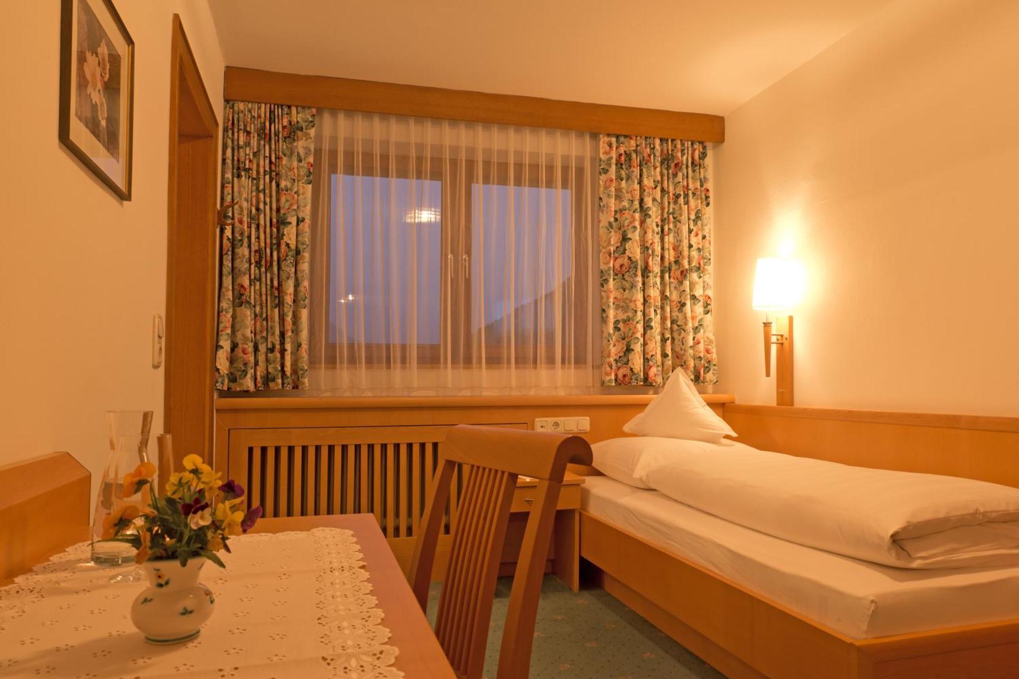 Hotel Angelika Sankt Anton am Arlberg Szoba fotó
